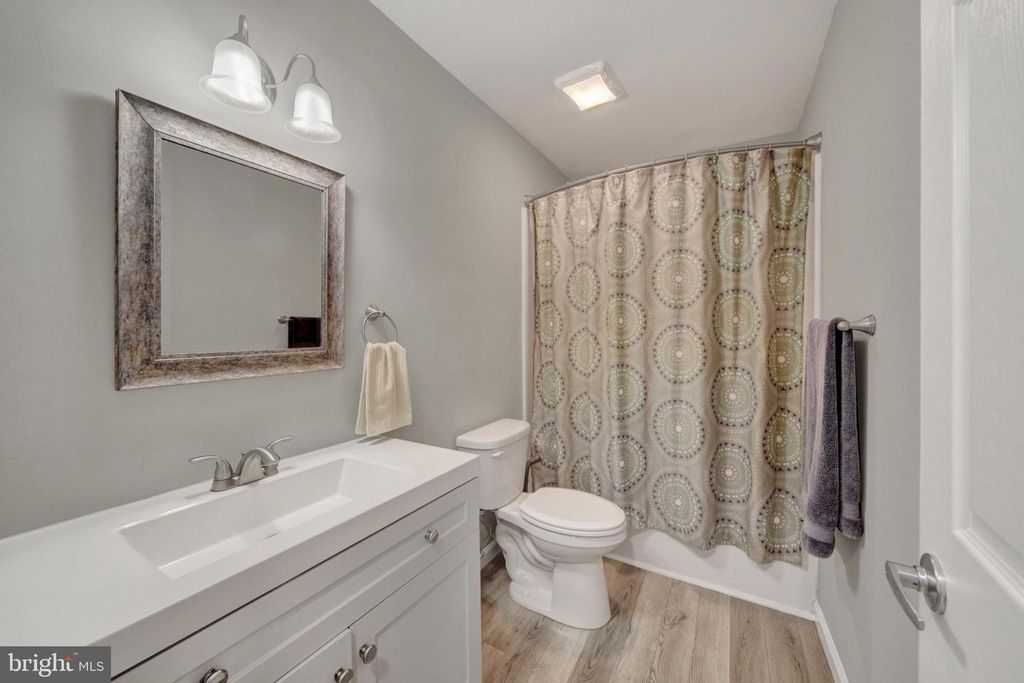 Image 27 of property listing at 16 W WALNUT ST, North East, MD 21901