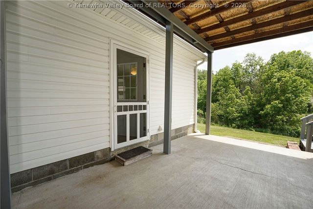 76 Precious Drive, Hurricane, WV 25526