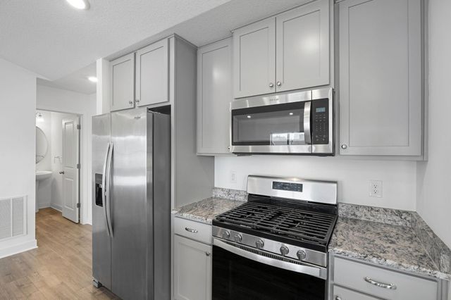 18085 Heirloom Court, Lakeville, MN 55044