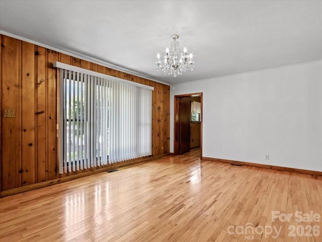 39 Hawthorne Lane, Burnsville, NC 28714