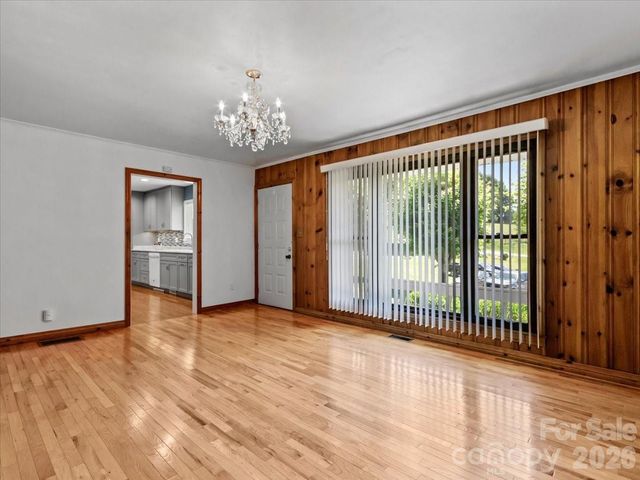 39 Hawthorne Lane, Burnsville, NC 28714
