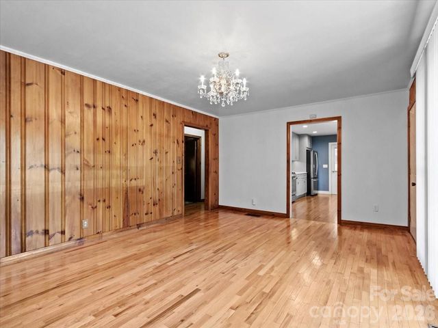 39 Hawthorne Lane, Burnsville, NC 28714