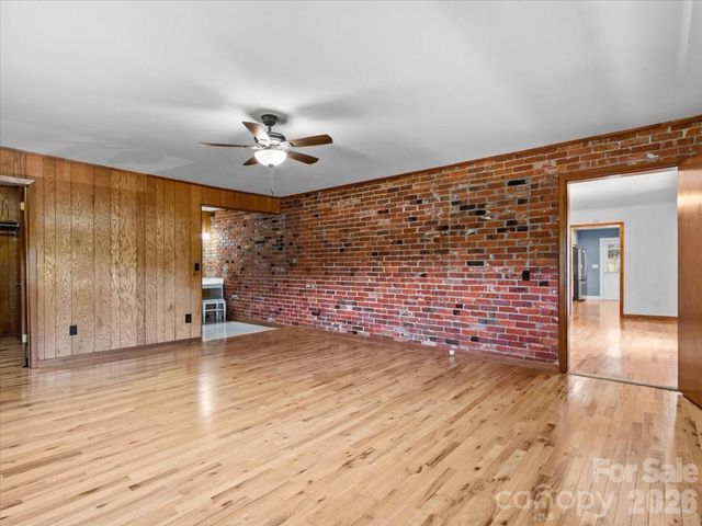 39 Hawthorne Lane, Burnsville, NC 28714