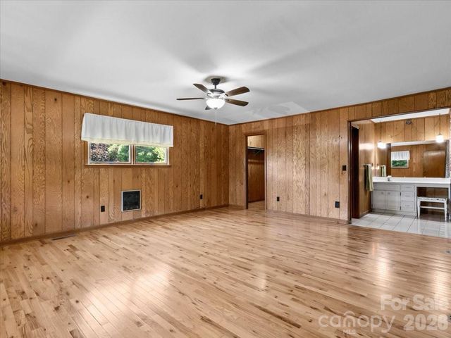 39 Hawthorne Lane, Burnsville, NC 28714