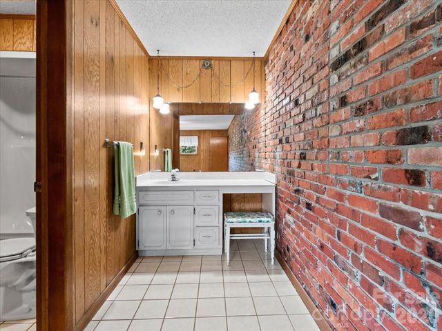 39 Hawthorne Lane, Burnsville, NC 28714