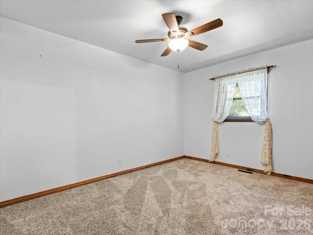 39 Hawthorne Lane, Burnsville, NC 28714