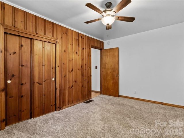 39 Hawthorne Lane, Burnsville, NC 28714