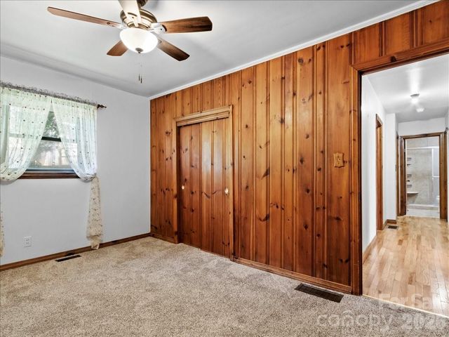 39 Hawthorne Lane, Burnsville, NC 28714
