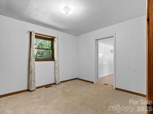 39 Hawthorne Lane, Burnsville, NC 28714