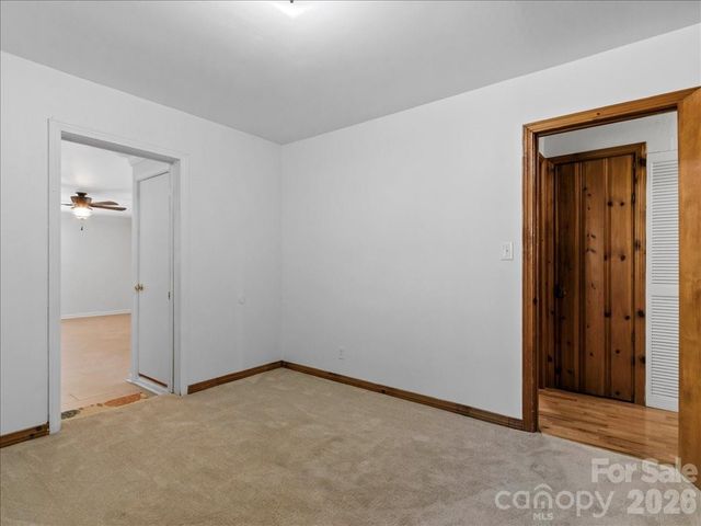39 Hawthorne Lane, Burnsville, NC 28714