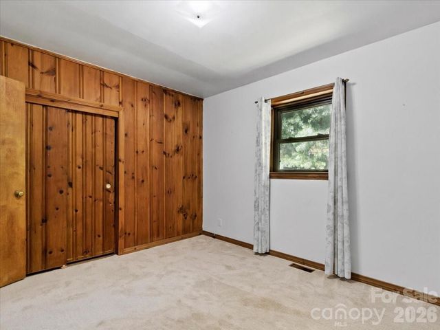 39 Hawthorne Lane, Burnsville, NC 28714