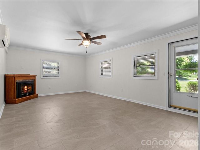 39 Hawthorne Lane, Burnsville, NC 28714