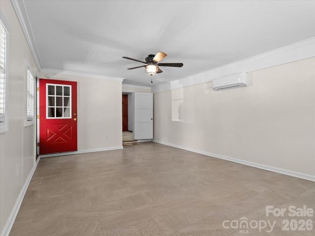 39 Hawthorne Lane, Burnsville, NC 28714