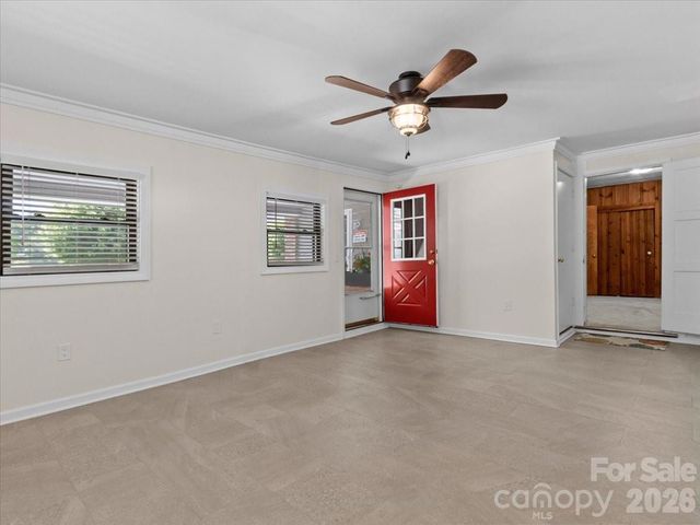 39 Hawthorne Lane, Burnsville, NC 28714