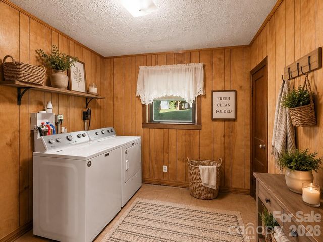 39 Hawthorne Lane, Burnsville, NC 28714