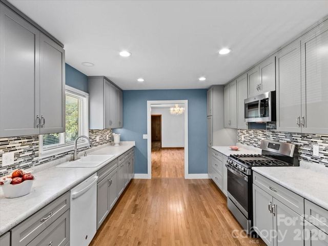 39 Hawthorne Lane, Burnsville, NC 28714