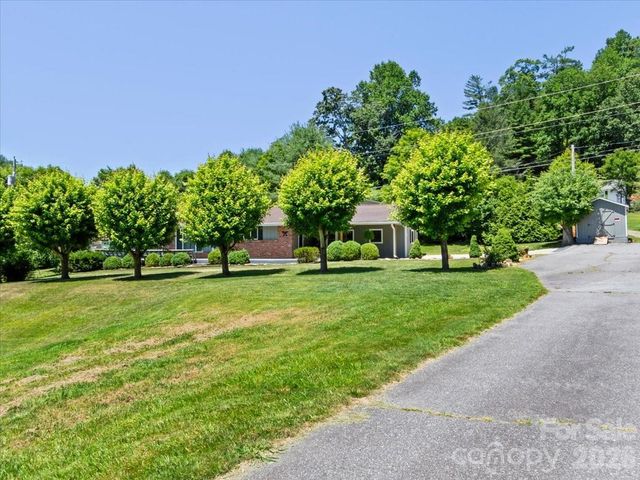39 Hawthorne Lane, Burnsville, NC 28714