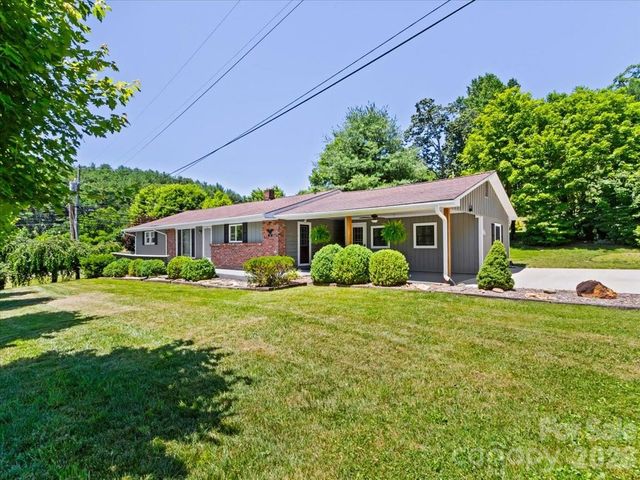 39 Hawthorne Lane, Burnsville, NC 28714