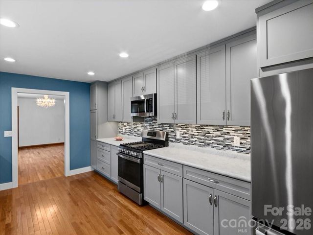39 Hawthorne Lane, Burnsville, NC 28714