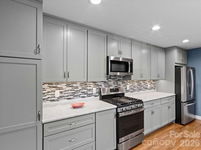 39 Hawthorne Lane, Burnsville, NC 28714