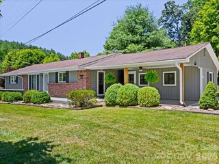 39 Hawthorne Lane, Burnsville, NC 28714