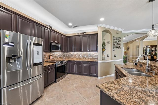 2115 Vermont LN, Naples, FL 34120