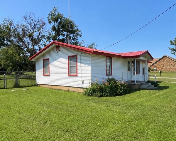 57 W Palo Pinto Street, Santo, TX 76472