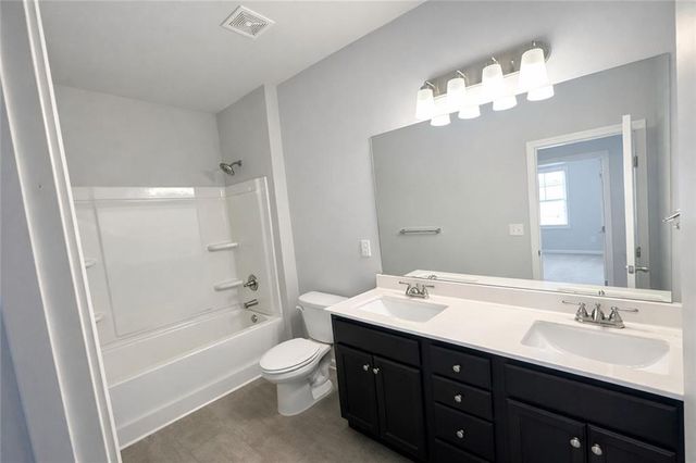 1935 Holman Forest Dr, Hoschton, GA 30548