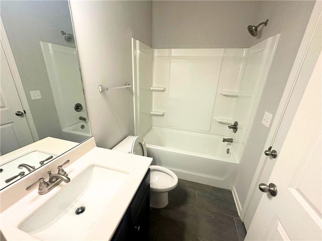 1935 Holman Forest Dr, Hoschton, GA 30548
