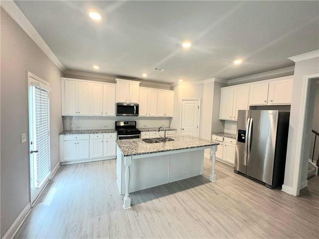 1935 Holman Forest Dr, Hoschton, GA 30548