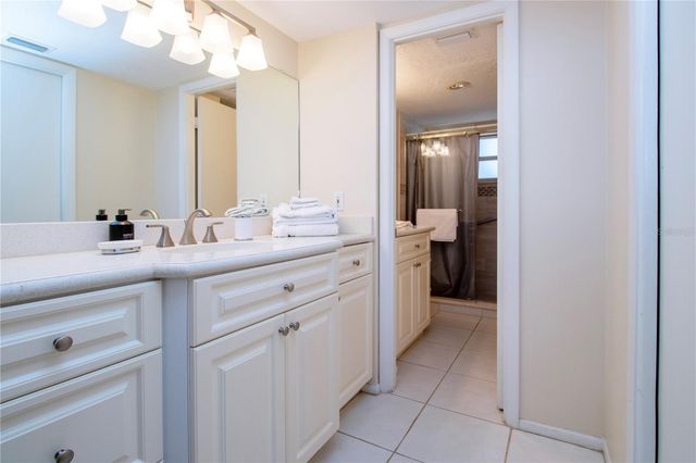 6300 MIDNIGHT PASS ROAD 110, Sarasota, FL 34242