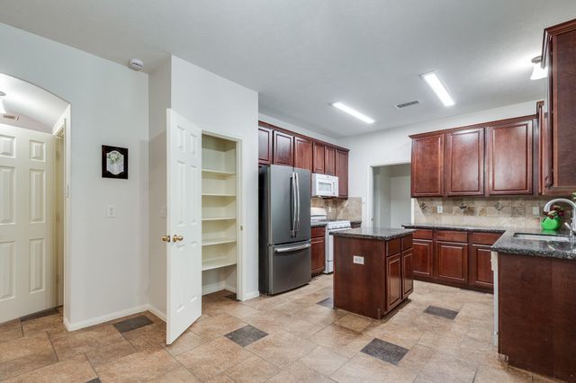 2203 Appian Way, New Caney, TX 77357