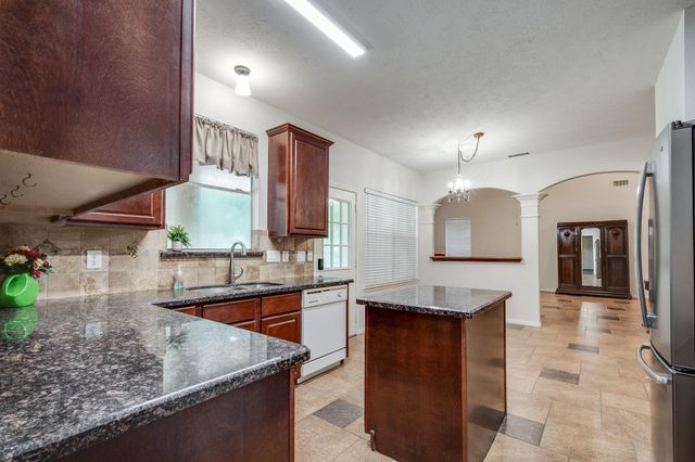 2203 Appian Way, New Caney, TX 77357