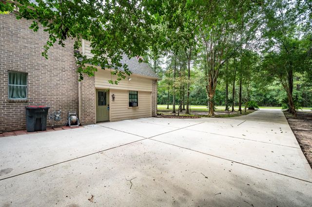 2203 Appian Way, New Caney, TX 77357