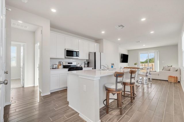 245 Jaycen LN, New Braunfels, TX 78130