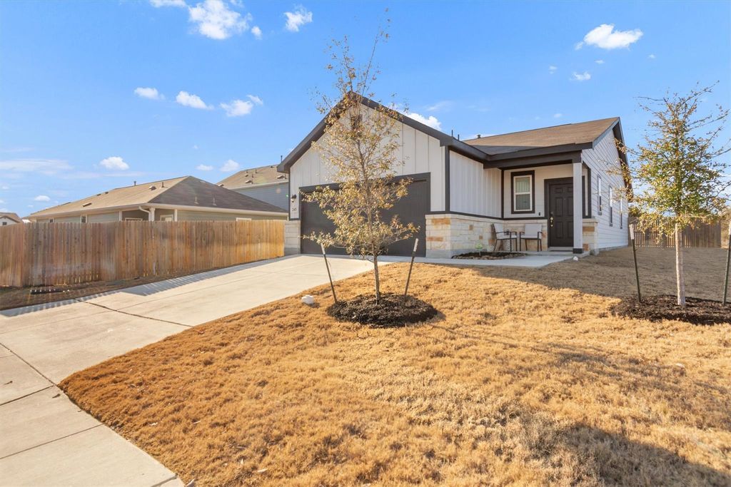 245 Jaycen LN, New Braunfels, TX 78130