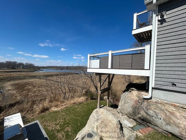 9 Chestnut Pl, Hingham, MA 02043
