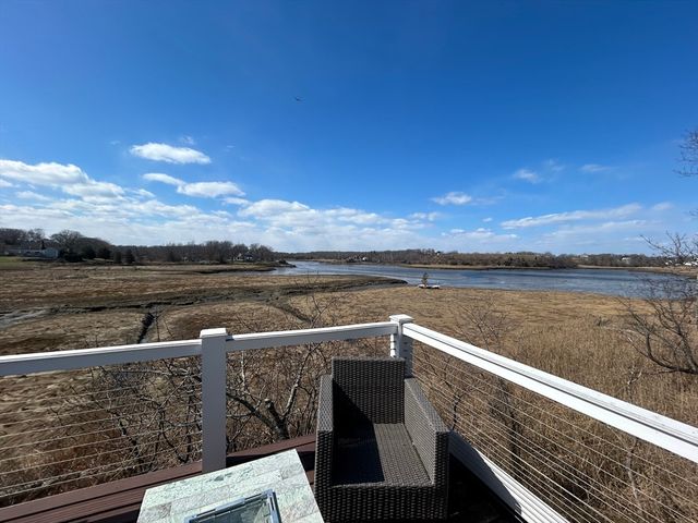 9 Chestnut Pl, Hingham, MA 02043