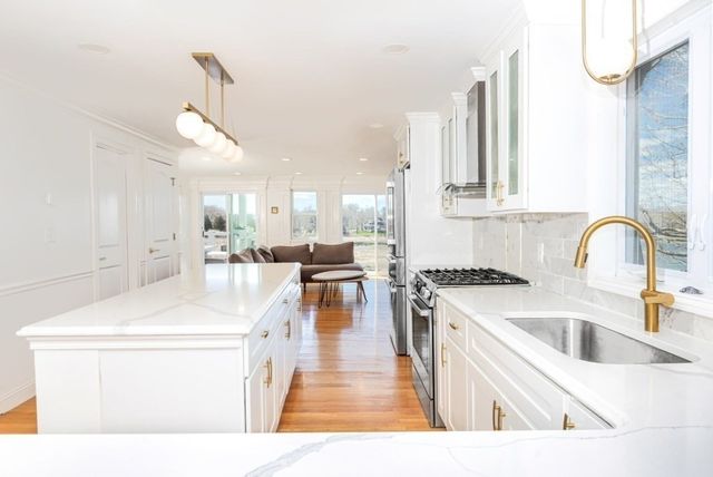 9 Chestnut Pl, Hingham, MA 02043