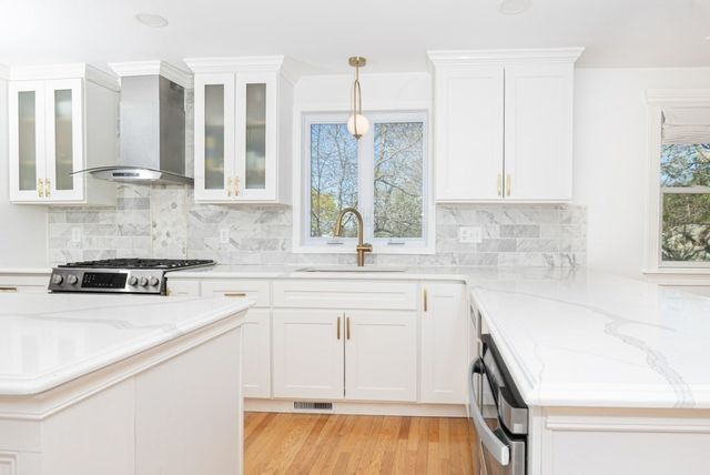 9 Chestnut Pl, Hingham, MA 02043