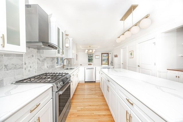 9 Chestnut Pl, Hingham, MA 02043