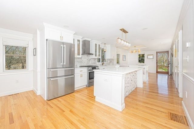 9 Chestnut Pl, Hingham, MA 02043