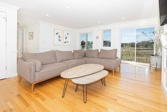 9 Chestnut Pl, Hingham, MA 02043
