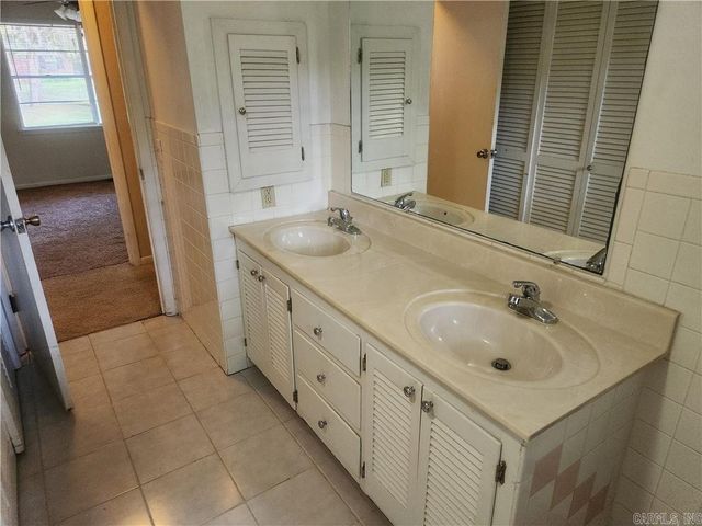 725 N Montgomery Street, Clarksville, AR 72830