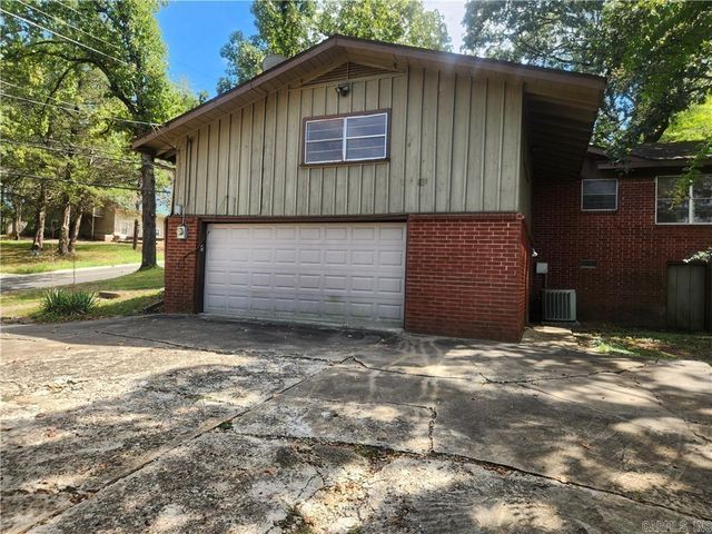 725 N Montgomery Street, Clarksville, AR 72830