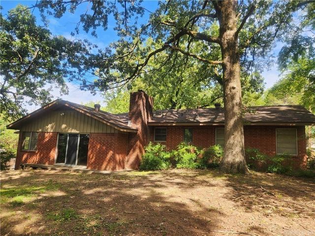 725 N Montgomery Street, Clarksville, AR 72830