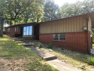 725 N Montgomery Street, Clarksville, AR 72830