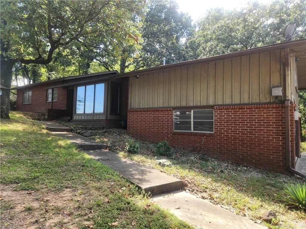 725 N Montgomery Street, Clarksville, AR 72830