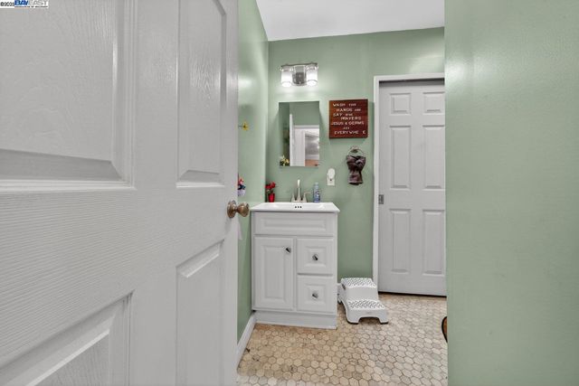 229 Lake Ave, Rodeo, CA 94572