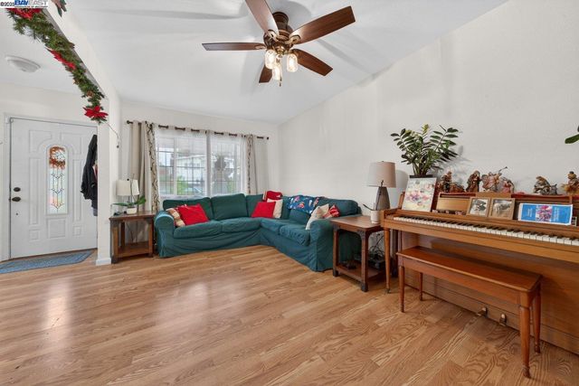 229 Lake Ave, Rodeo, CA 94572